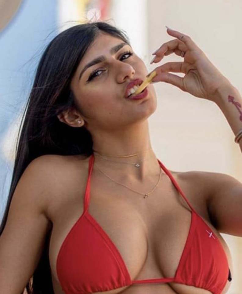 Naked Casting – Mia Khalifa (2026) Originals English Short Film 720p HDRip 100MB Download